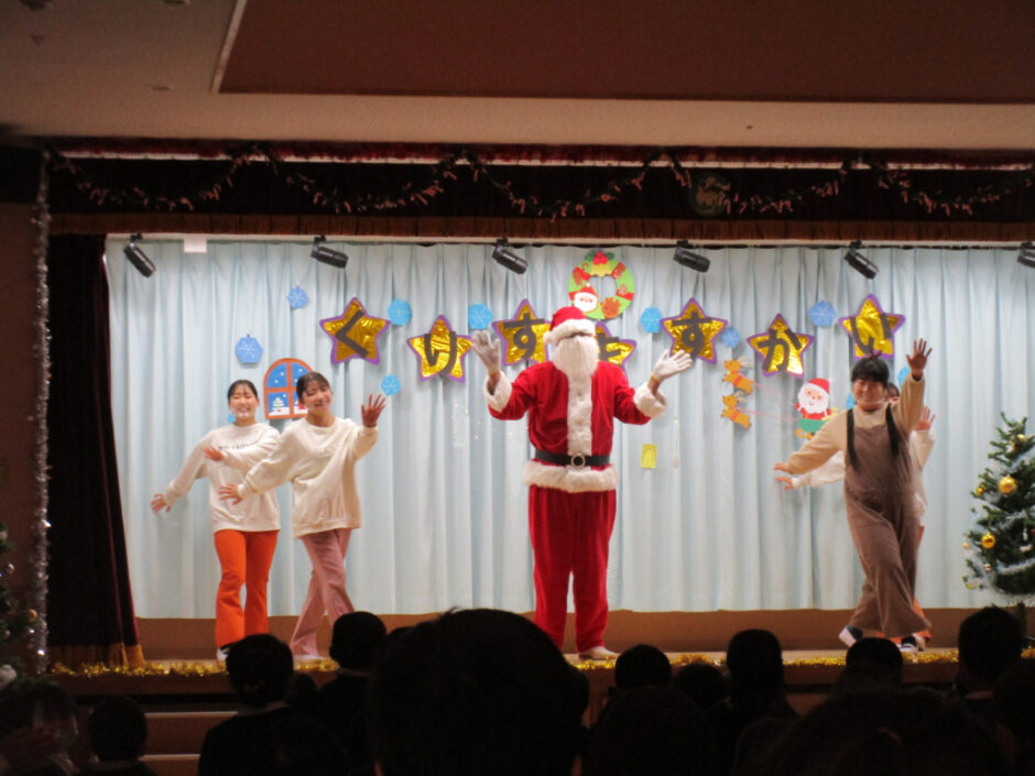 ☆クリスマス会☆ 劇☆『メリーメリークリスマス』サンタさんと仲良くダンス楽しそう！！